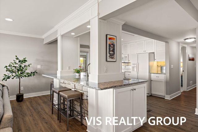 400 Lakeview Court 8B, Spring Lake Vllg, MI 49456