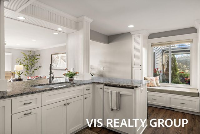 400 Lakeview Court 8B, Spring Lake Vllg, MI 49456