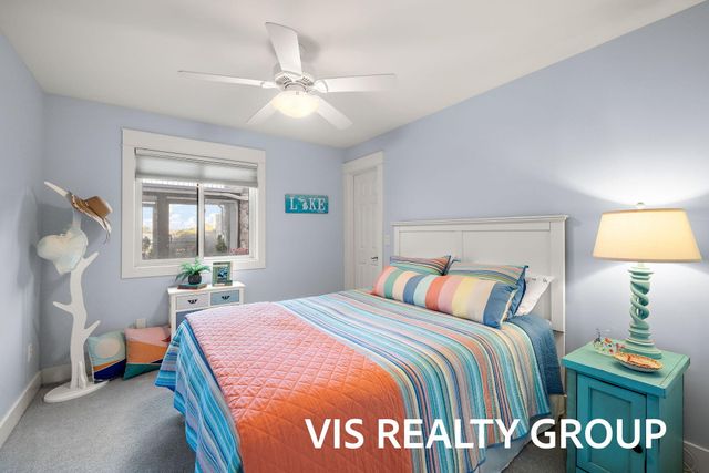 400 Lakeview Court 8B, Spring Lake Vllg, MI 49456