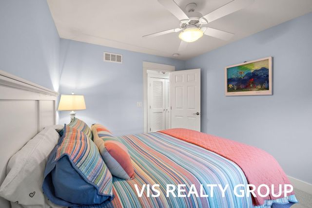 400 Lakeview Court 8B, Spring Lake Vllg, MI 49456