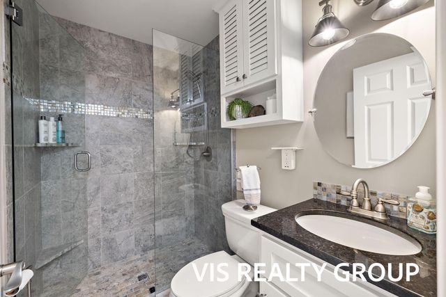 400 Lakeview Court 8B, Spring Lake Vllg, MI 49456