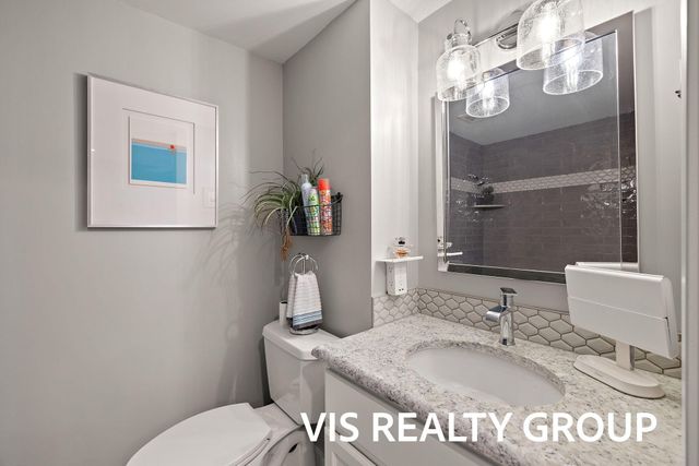 400 Lakeview Court 8B, Spring Lake Vllg, MI 49456