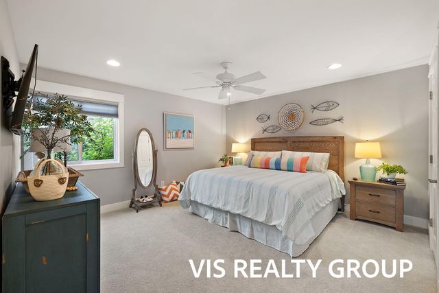 400 Lakeview Court 8B, Spring Lake Vllg, MI 49456