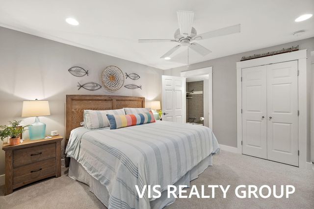 400 Lakeview Court 8B, Spring Lake Vllg, MI 49456
