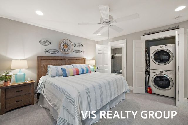 400 Lakeview Court 8B, Spring Lake Vllg, MI 49456
