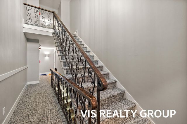 400 Lakeview Court 8B, Spring Lake Vllg, MI 49456
