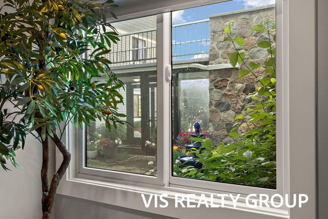 400 Lakeview Court 8B, Spring Lake Vllg, MI 49456