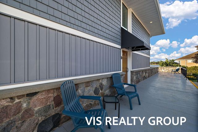 400 Lakeview Court 8B, Spring Lake Vllg, MI 49456