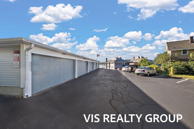 400 Lakeview Court 8B, Spring Lake Vllg, MI 49456