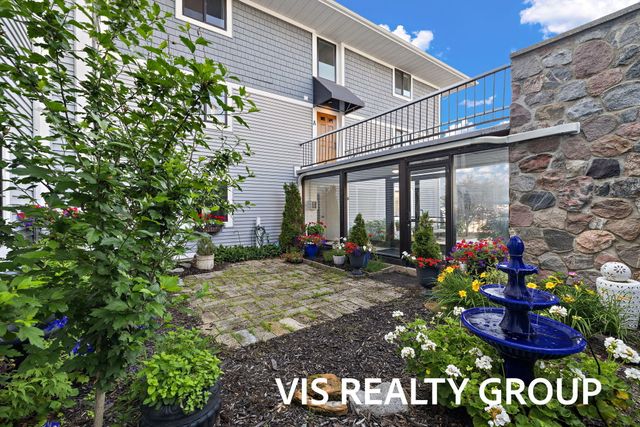400 Lakeview Court 8B, Spring Lake Vllg, MI 49456