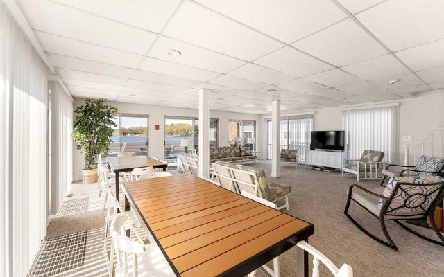 400 Lakeview Court 8B, Spring Lake Vllg, MI 49456