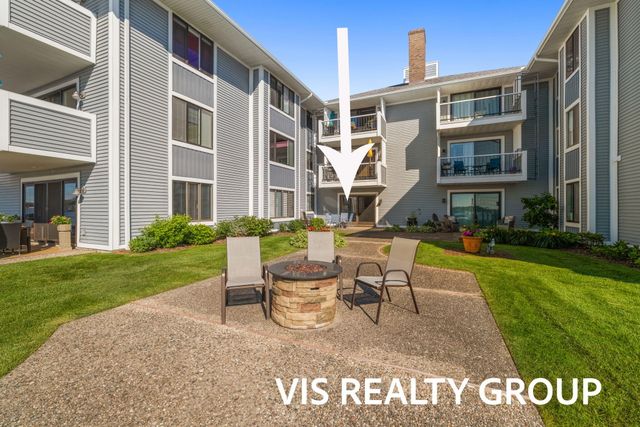 400 Lakeview Court 8B, Spring Lake Vllg, MI 49456