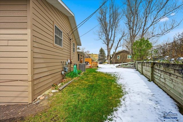 632 WEBER DR, Sturgis, SD 57785