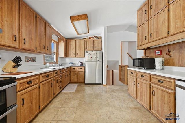 632 WEBER DR, Sturgis, SD 57785
