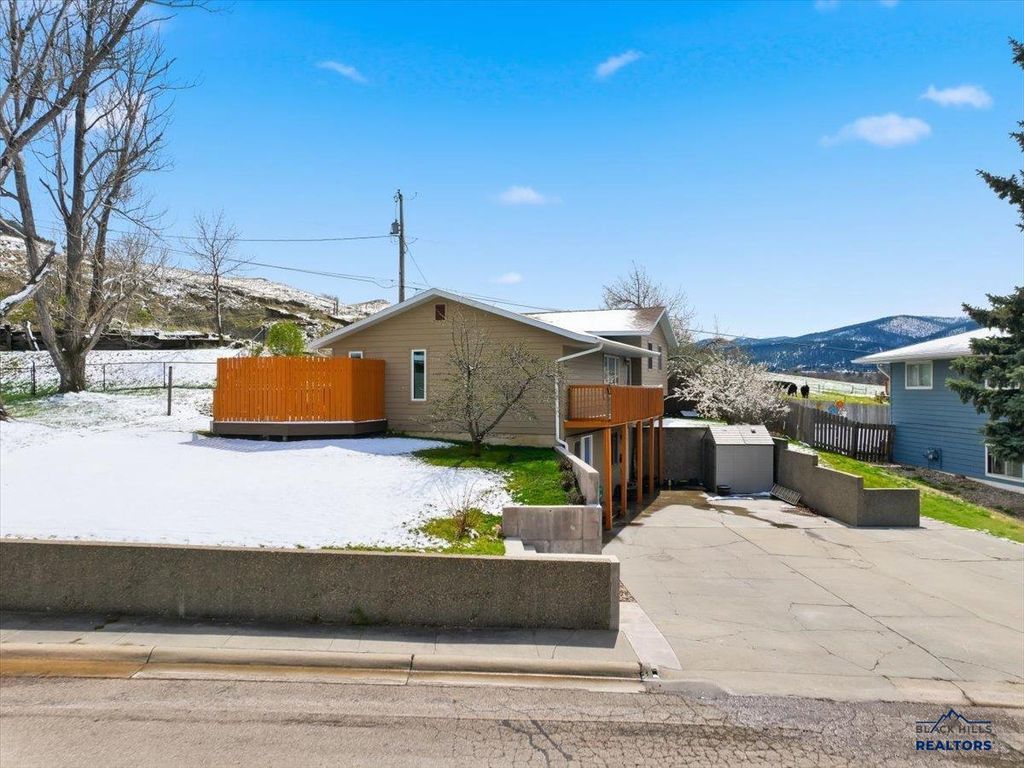 632 WEBER DR, Sturgis, SD 57785