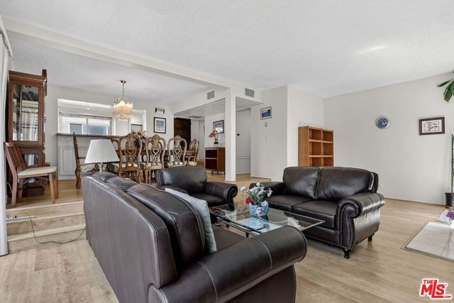 184 N Crescent Drive, Beverly Hills, CA 90210