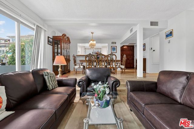 184 N Crescent Drive, Beverly Hills, CA 90210
