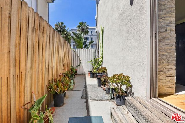 184 N Crescent Drive, Beverly Hills, CA 90210