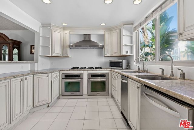 184 N Crescent Drive, Beverly Hills, CA 90210