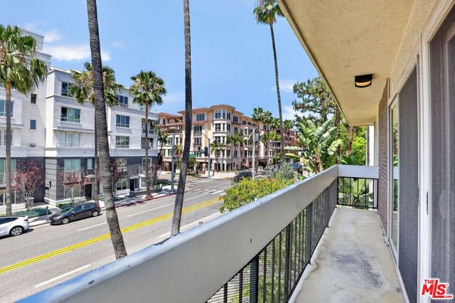 184 N Crescent Drive, Beverly Hills, CA 90210