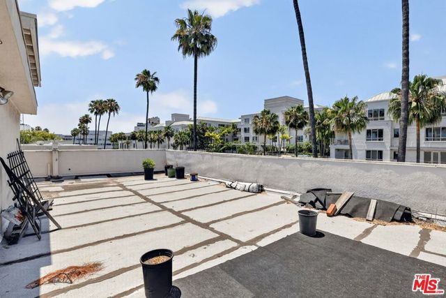 184 N Crescent Drive, Beverly Hills, CA 90210