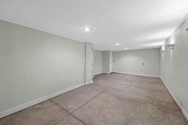 625 Freeseway Drive, Robins, IA 52328