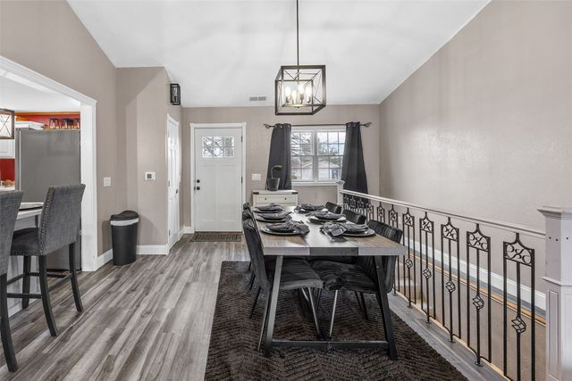 625 Freeseway Drive, Robins, IA 52328