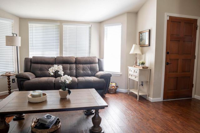 5310 W Sussex Way, Fresno, CA 93722