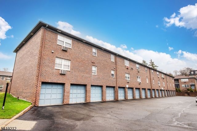 580 Bloomfield Ave 11B, West Caldwell Twp., NJ 07006