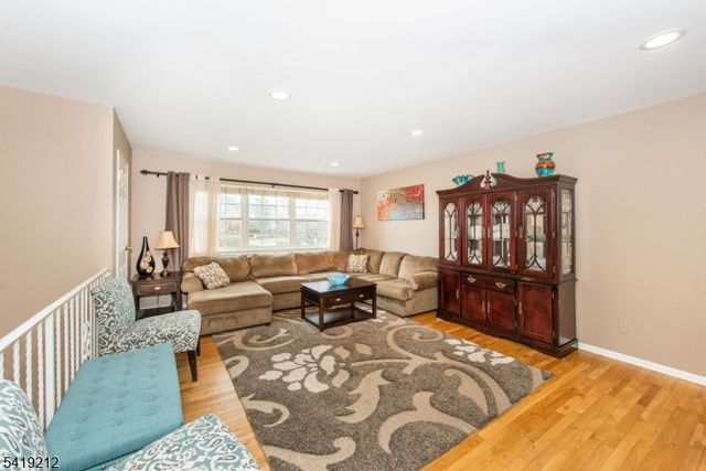 580 Bloomfield Ave 11B, West Caldwell Twp., NJ 07006