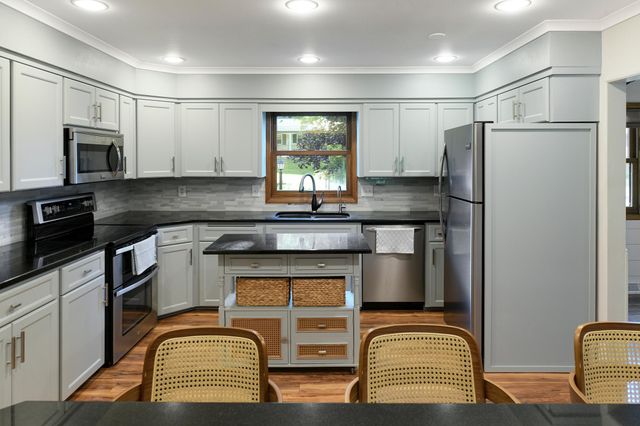 6835 Rosemary Road, Eden Prairie, MN 55346