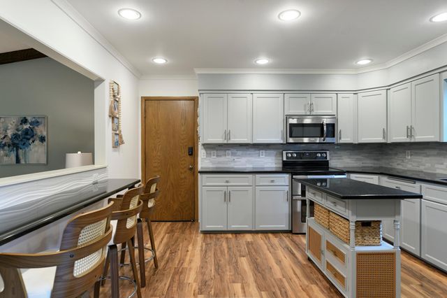 6835 Rosemary Road, Eden Prairie, MN 55346