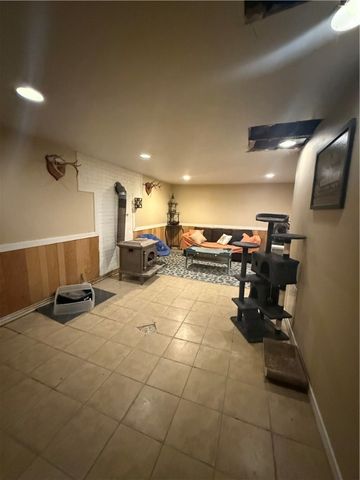 29 Janyce Dr, Hempfield Twp, PA 15601