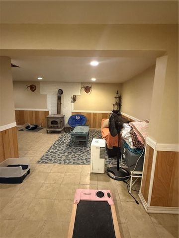 29 Janyce Dr, Hempfield Twp, PA 15601