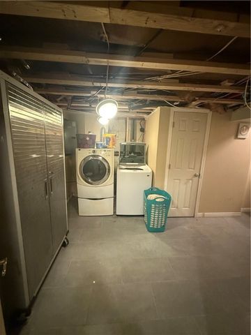 29 Janyce Dr, Hempfield Twp, PA 15601