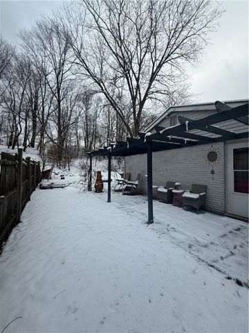 29 Janyce Dr, Hempfield Twp, PA 15601