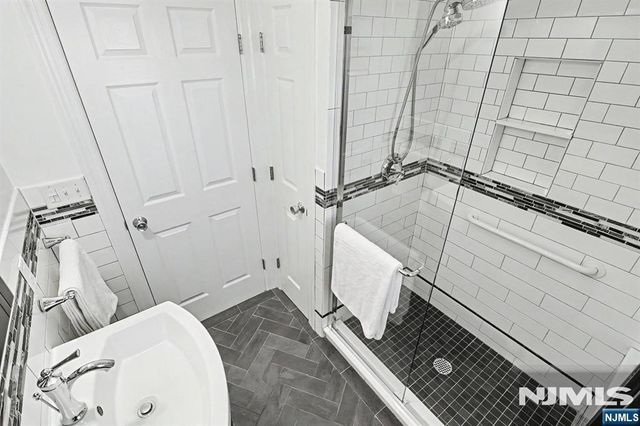 213 Baldwin Avenue, New Milford, NJ 07646