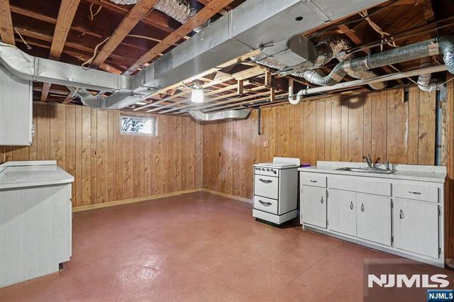 213 Baldwin Avenue, New Milford, NJ 07646