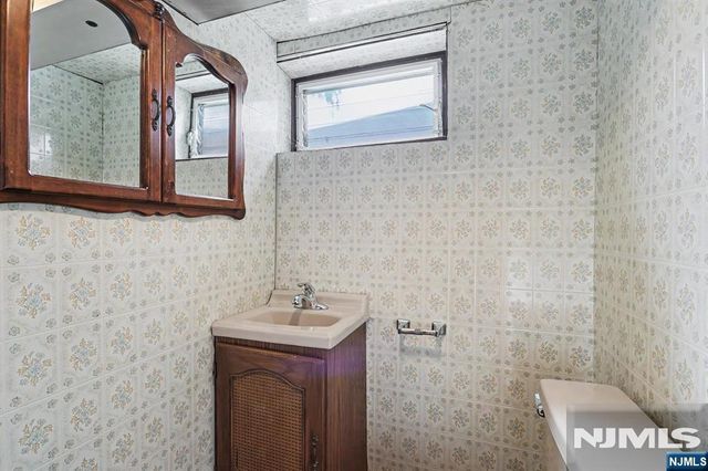 213 Baldwin Avenue, New Milford, NJ 07646