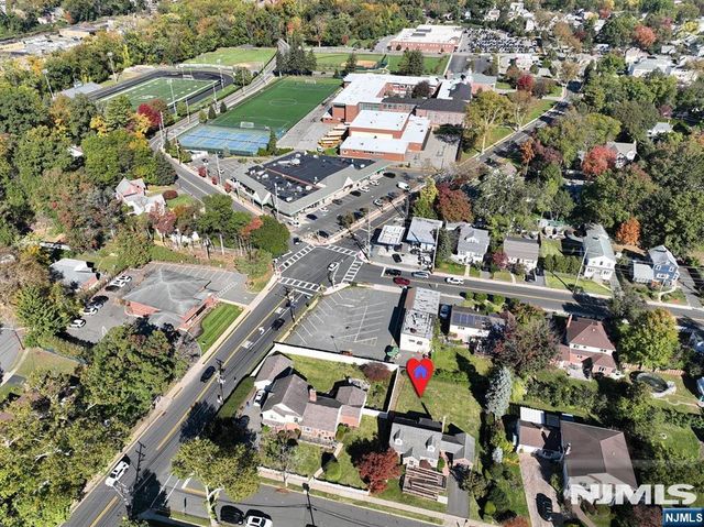 213 Baldwin Avenue, New Milford, NJ 07646