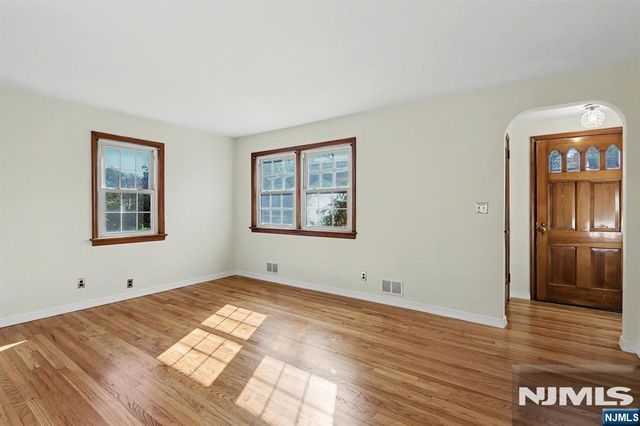 213 Baldwin Avenue, New Milford, NJ 07646