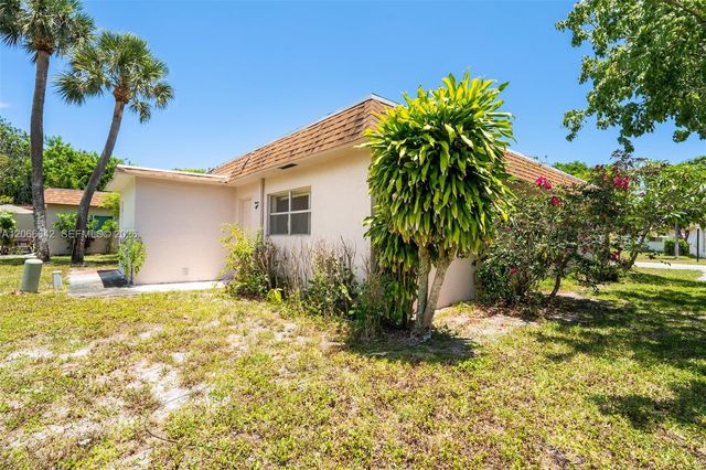 3645 SW Natura Avenue D, Deerfield Beach, FL 33441