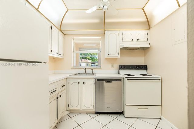 3645 SW Natura Avenue D, Deerfield Beach, FL 33441