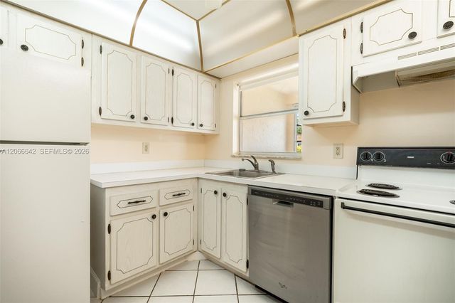 3645 SW Natura Avenue D, Deerfield Beach, FL 33441