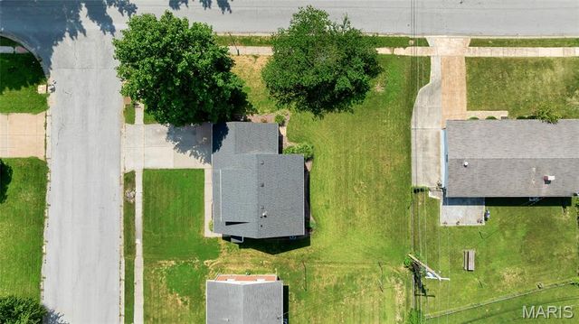 15 Blackberry Drive, St Charles, MO 63301