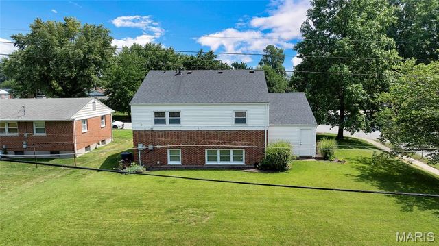15 Blackberry Drive, St Charles, MO 63301