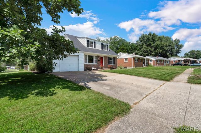 15 Blackberry Drive, St Charles, MO 63301