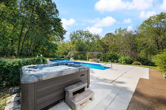 106 E Shady Trl, Old Hickory, TN 37138