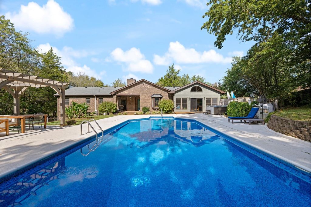 106 E Shady Trl, Old Hickory, TN 37138