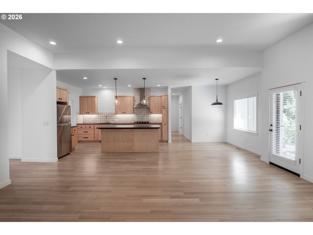 1023 LUPINE St, Springfield, OR 97477